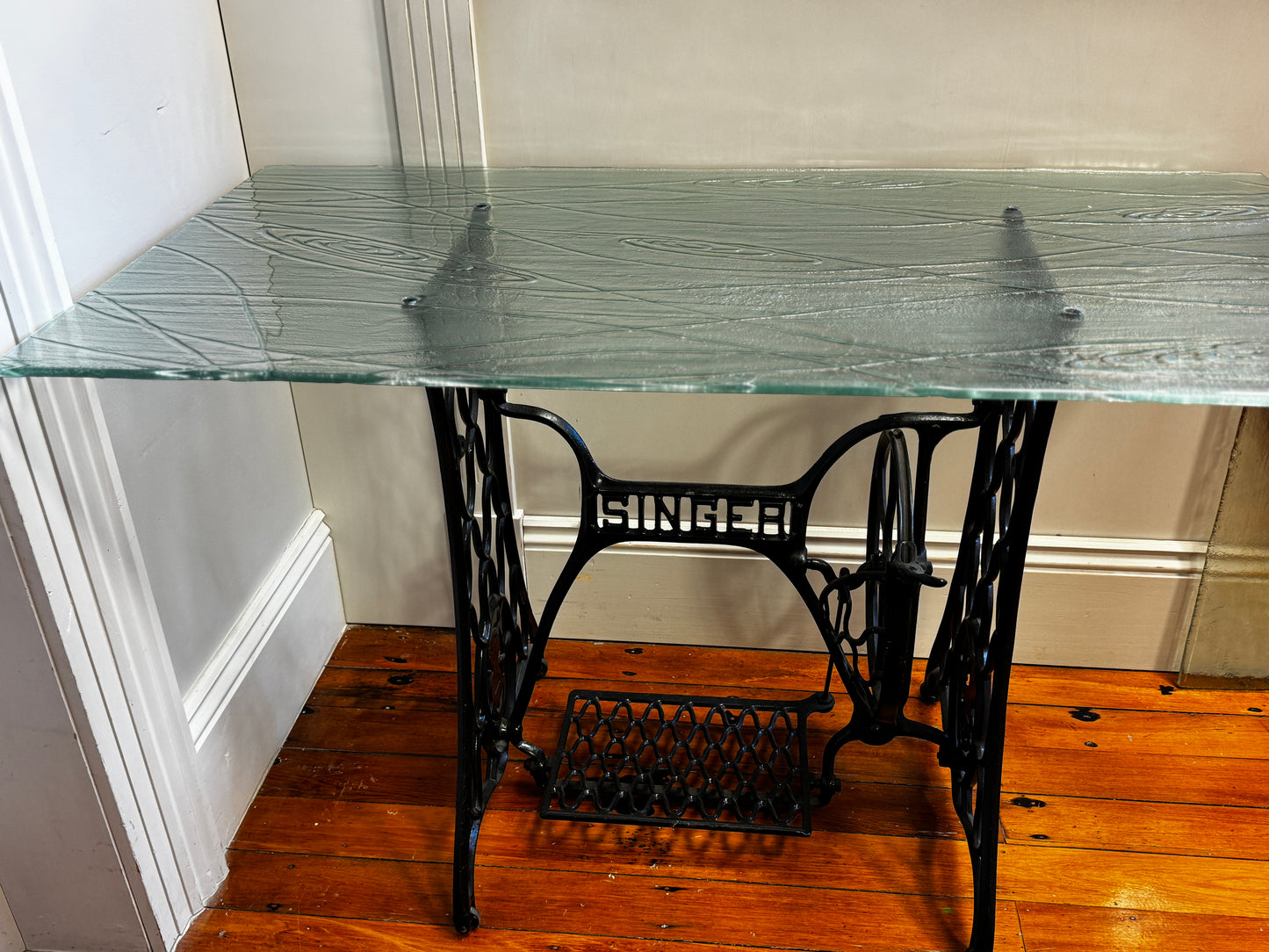 Glass Top Singer