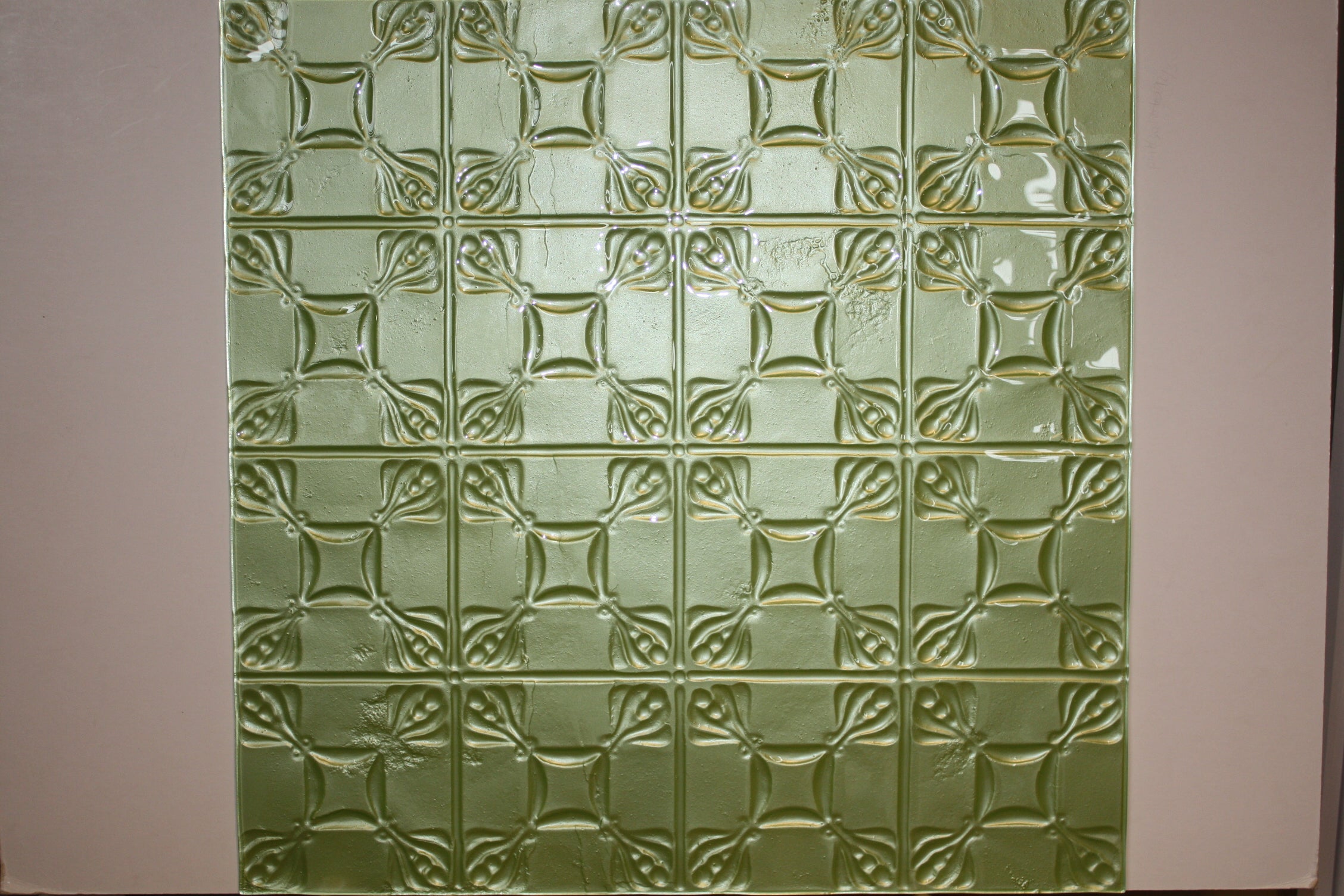 Pressed Tin B - Evans - Glass Sample