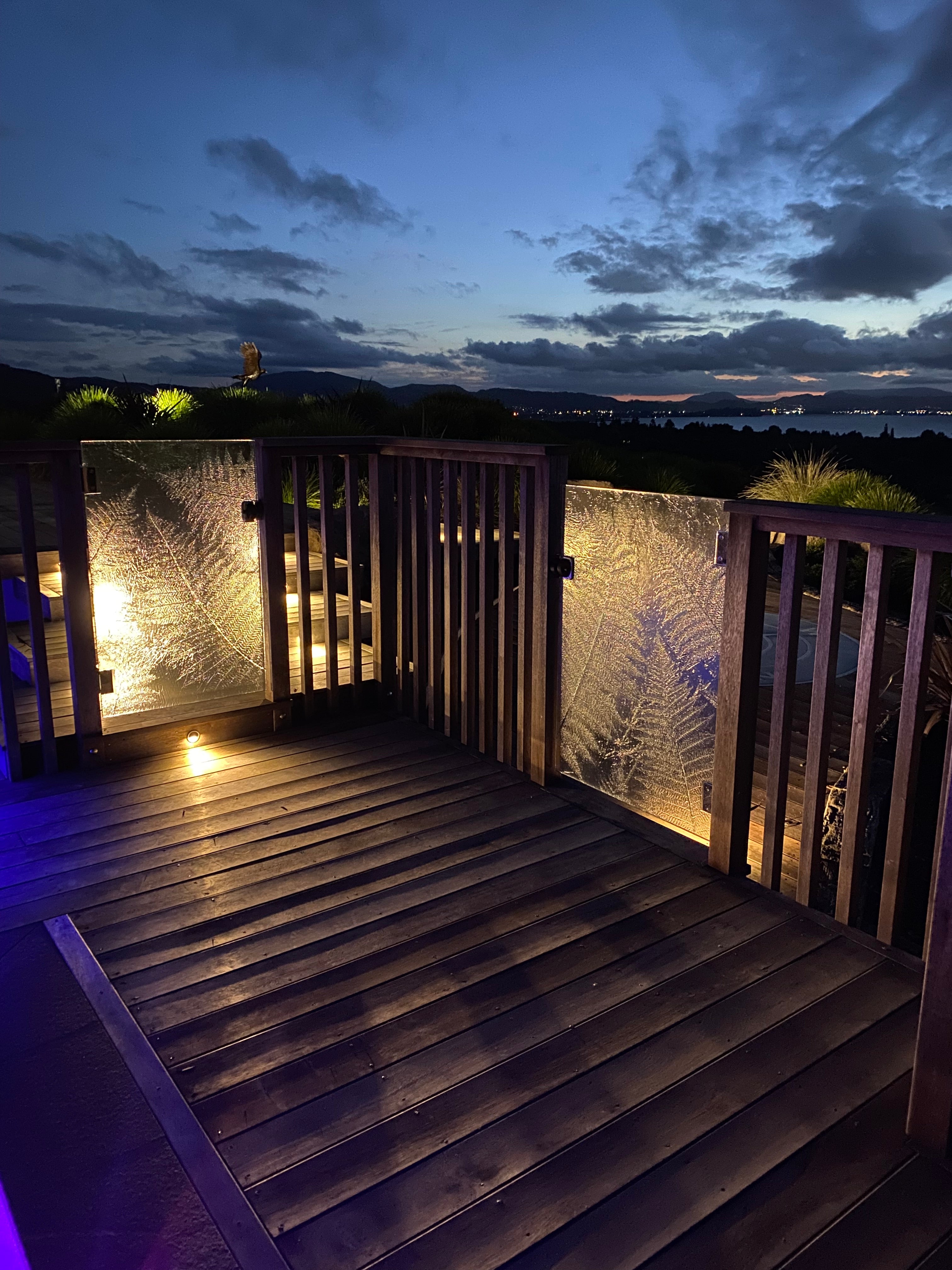 Slumped textured patterned pool gates 
