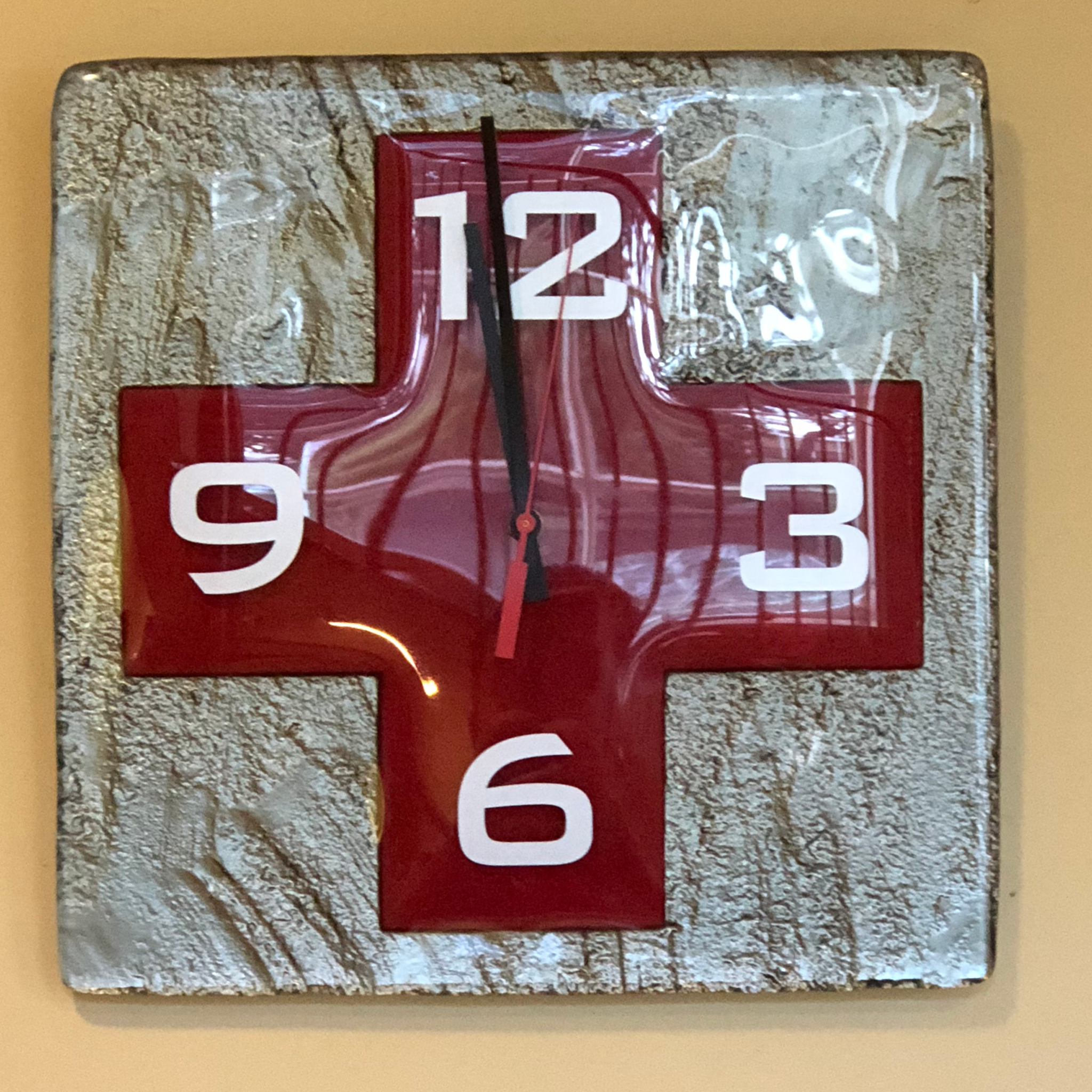 Cross Clock - Red